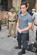 Aamir Khan at Kem Hospital in Mumbai on 27th Jan 2013 (18).JPG